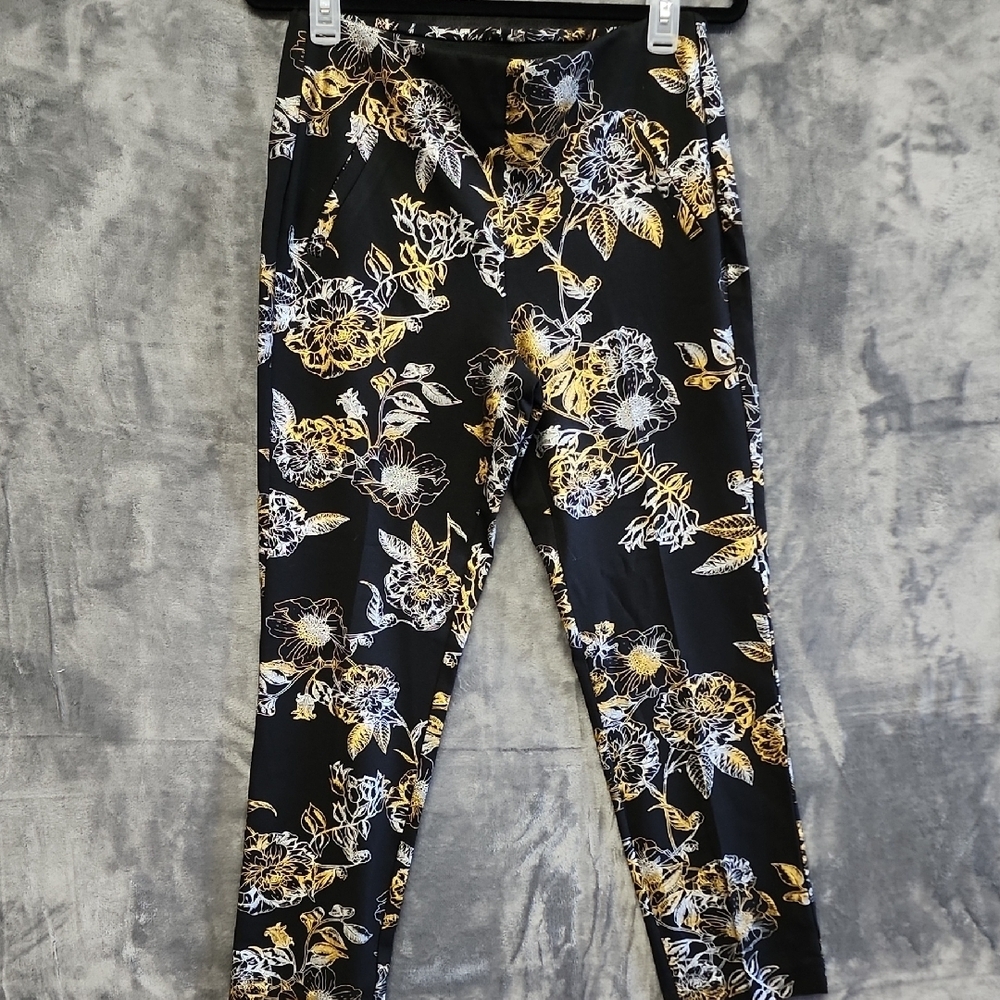 Chico's Elegant Black and Gold Floral Cropped Pants sz 0.5 (6)
